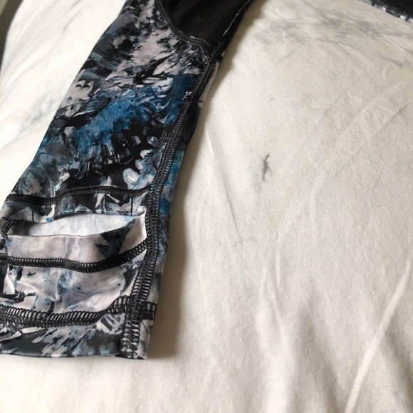 VIctoria’s Secret High Rise Yoga Stirrup Leggings - Picture 5 of 6